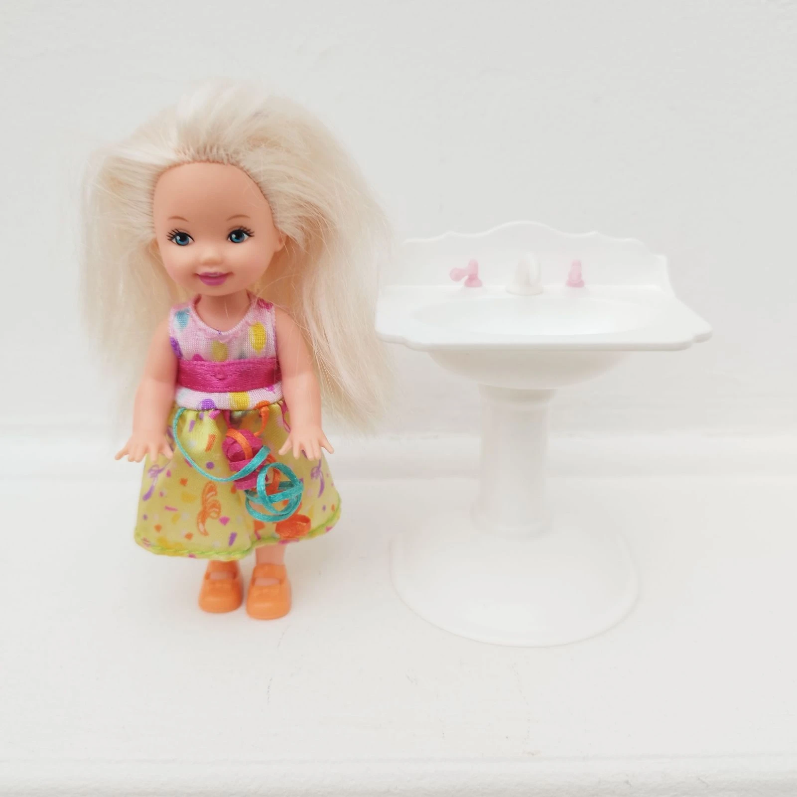Muñeca Kelly/Shelly y lavabo de Mattel – photo 2